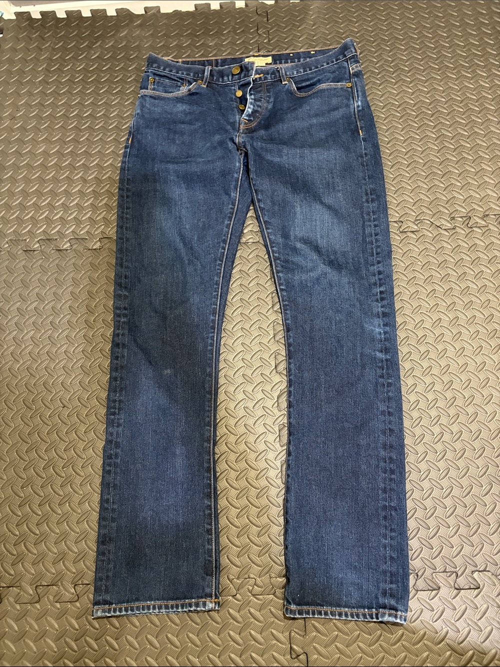 Burberry Burberry men’s dark wash jeans not used only tried on- size W32 L32.